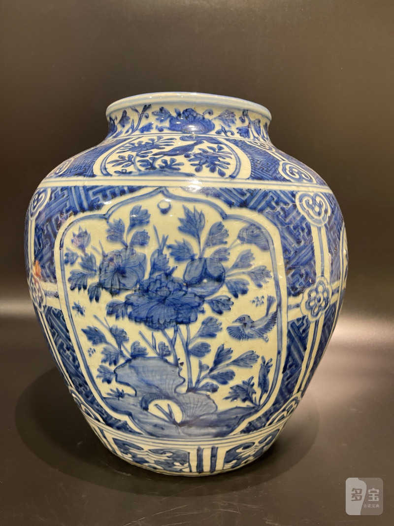 明万历 青花锦地开光花鸟纹大罐 - 图4